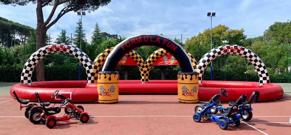 noleggio del gonfiabile sportivo pista dei go kart