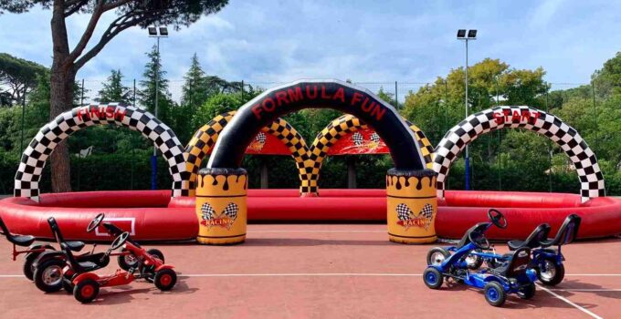 noleggio del gonfiabile sportivo pista dei go kart