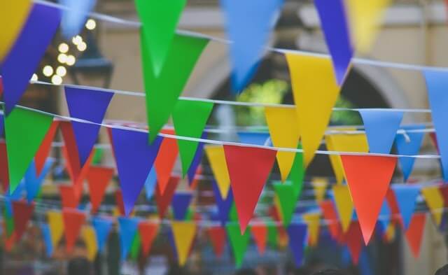 Festa di paese con gonfiabili a noleggio