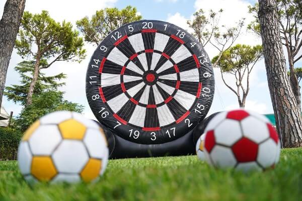 Gonfiabili sportivi a tema calcio in affitto per feste ai centri sportivi